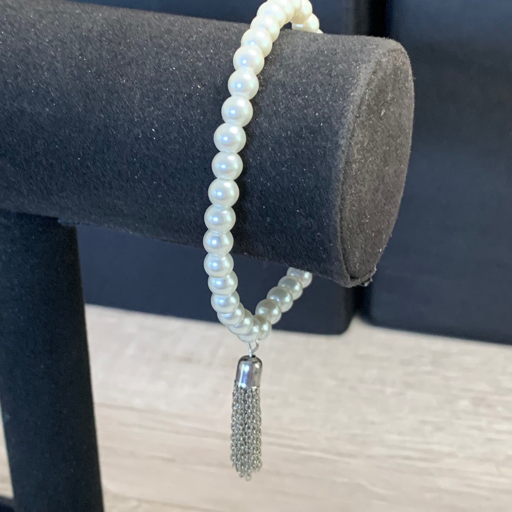 White Faux Pearl Stretch Bracelet with Silver Tone Chain Tassel Charm 7.5 Inch